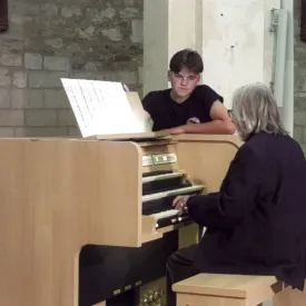 Simon Warin à l'orgue